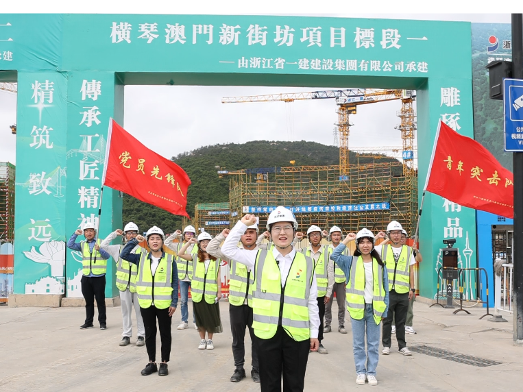 青年突擊隊(duì)宣誓照片.png