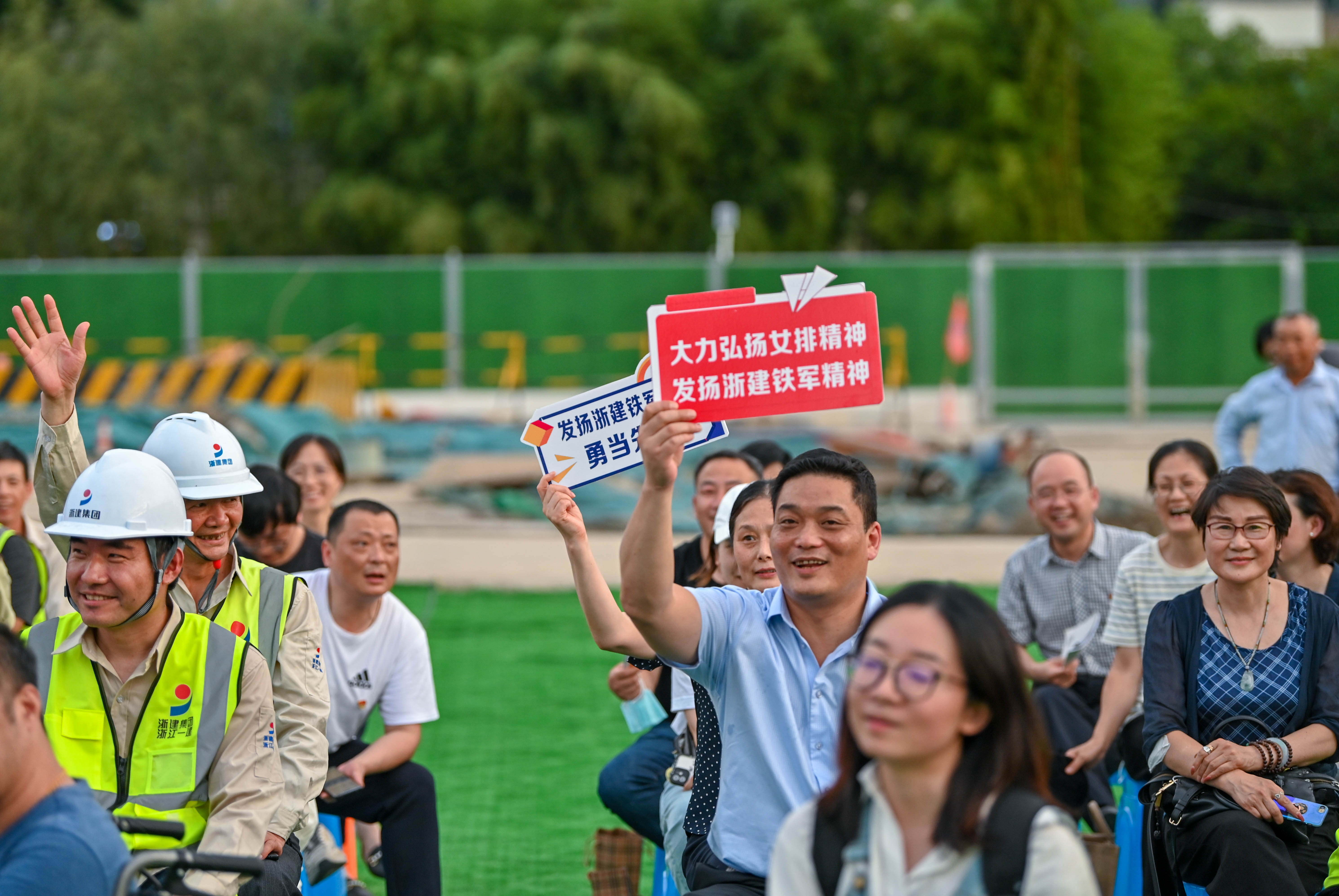 浙江一建，浙江新聞客戶端報(bào)道浙江一建開展省黨代會(huì)知識(shí)競賽進(jìn)工地活動(dòng) (4).jpg