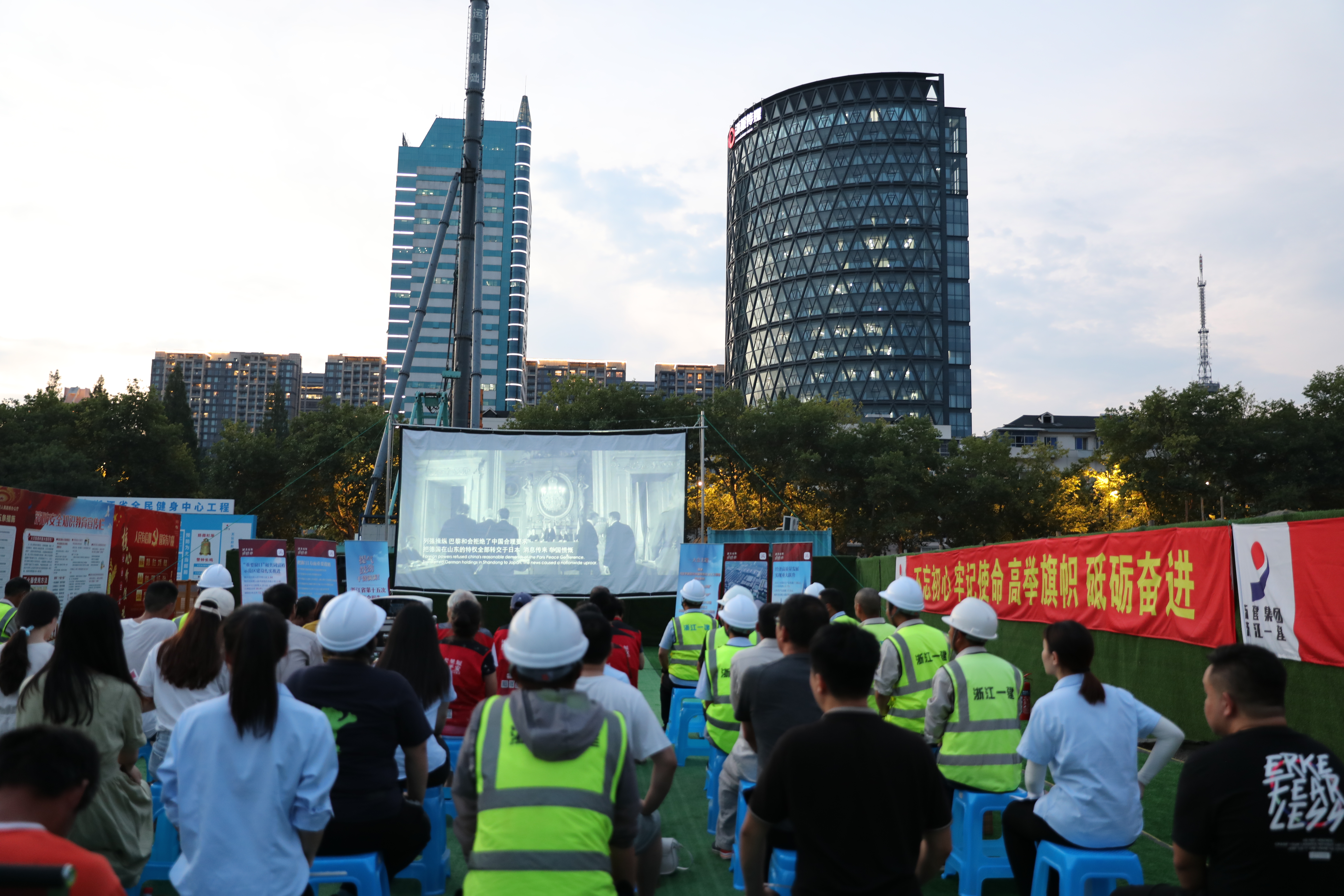 浙江一建，浙江新聞客戶端報(bào)道浙江一建開展省黨代會(huì)知識(shí)競賽進(jìn)工地活動(dòng) (2).jpg