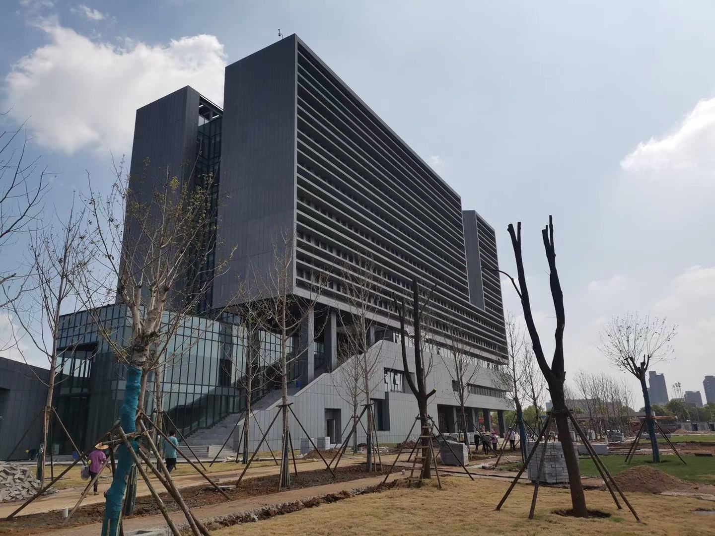 浙江一建，浙江一建武漢工程大學(xué)教育教學(xué)綜合樓竣工驗(yàn)收 (2).jpg