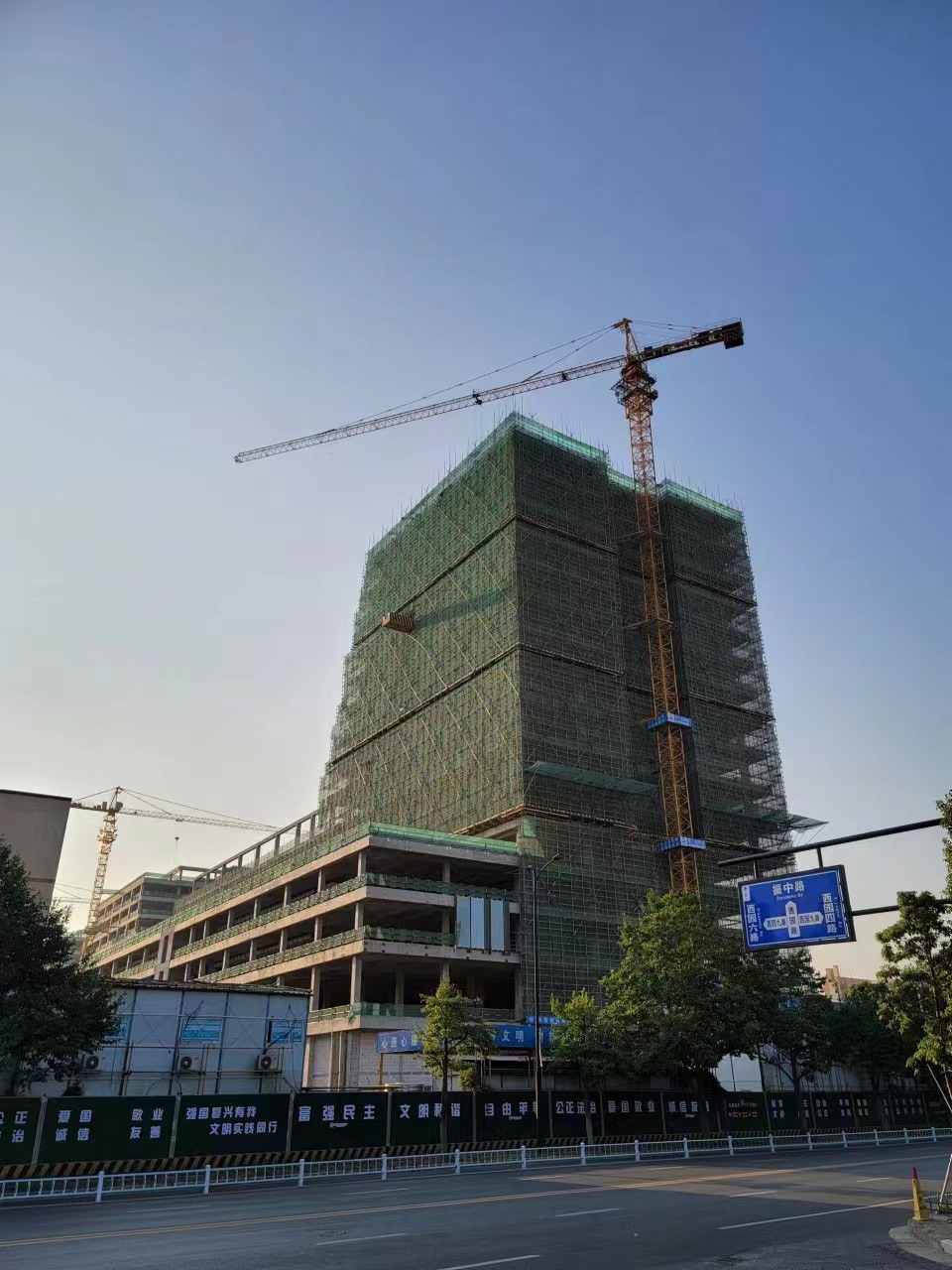 浙江一建，浙江一建杭州永創(chuàng)智能新制造業(yè)項(xiàng)目主體結(jié)構(gòu)順利封頂 .jpg