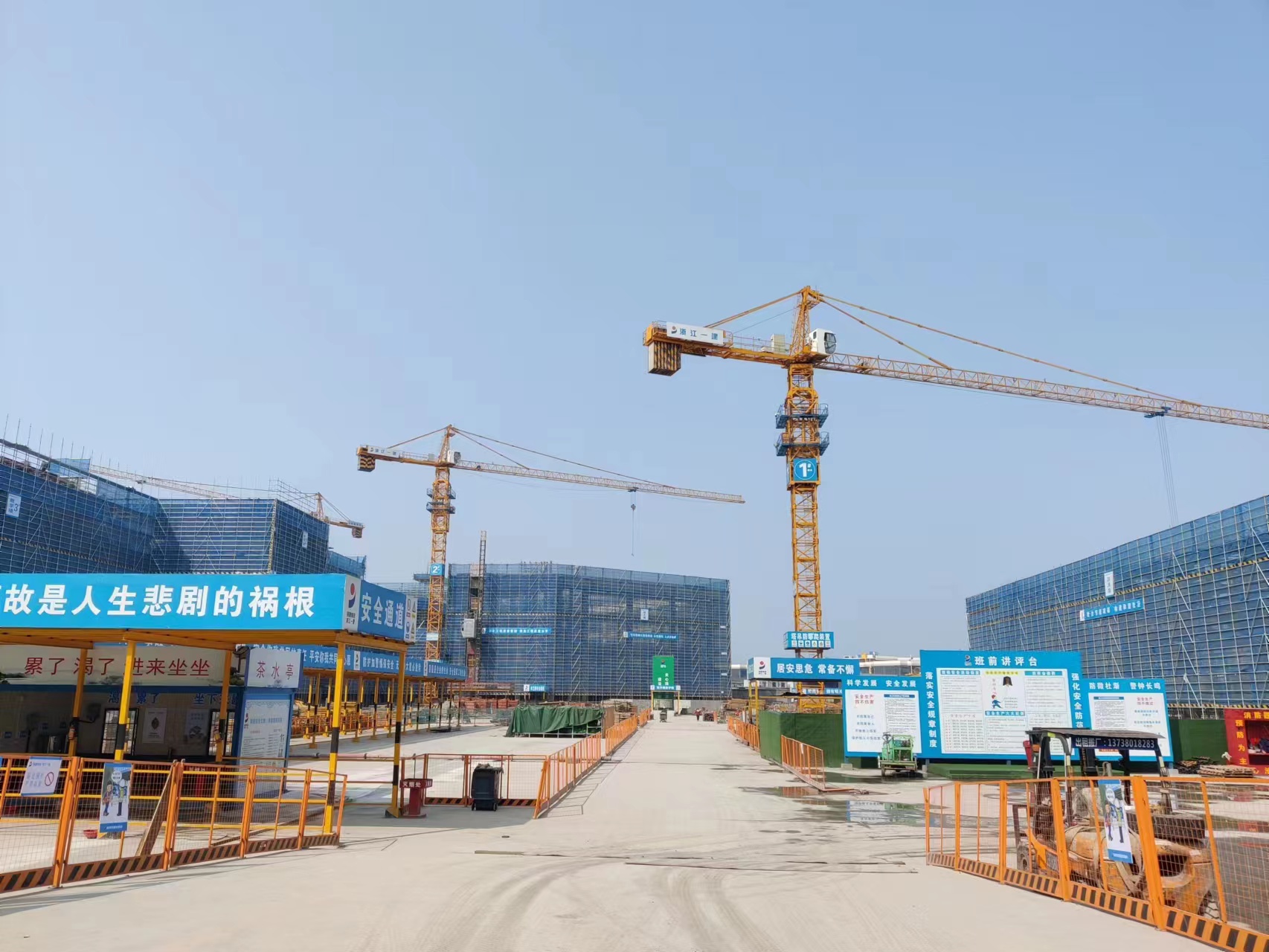 浙江一建，浙江一建筧橋48班中學(xué)項(xiàng)目主體順利封頂.jpg