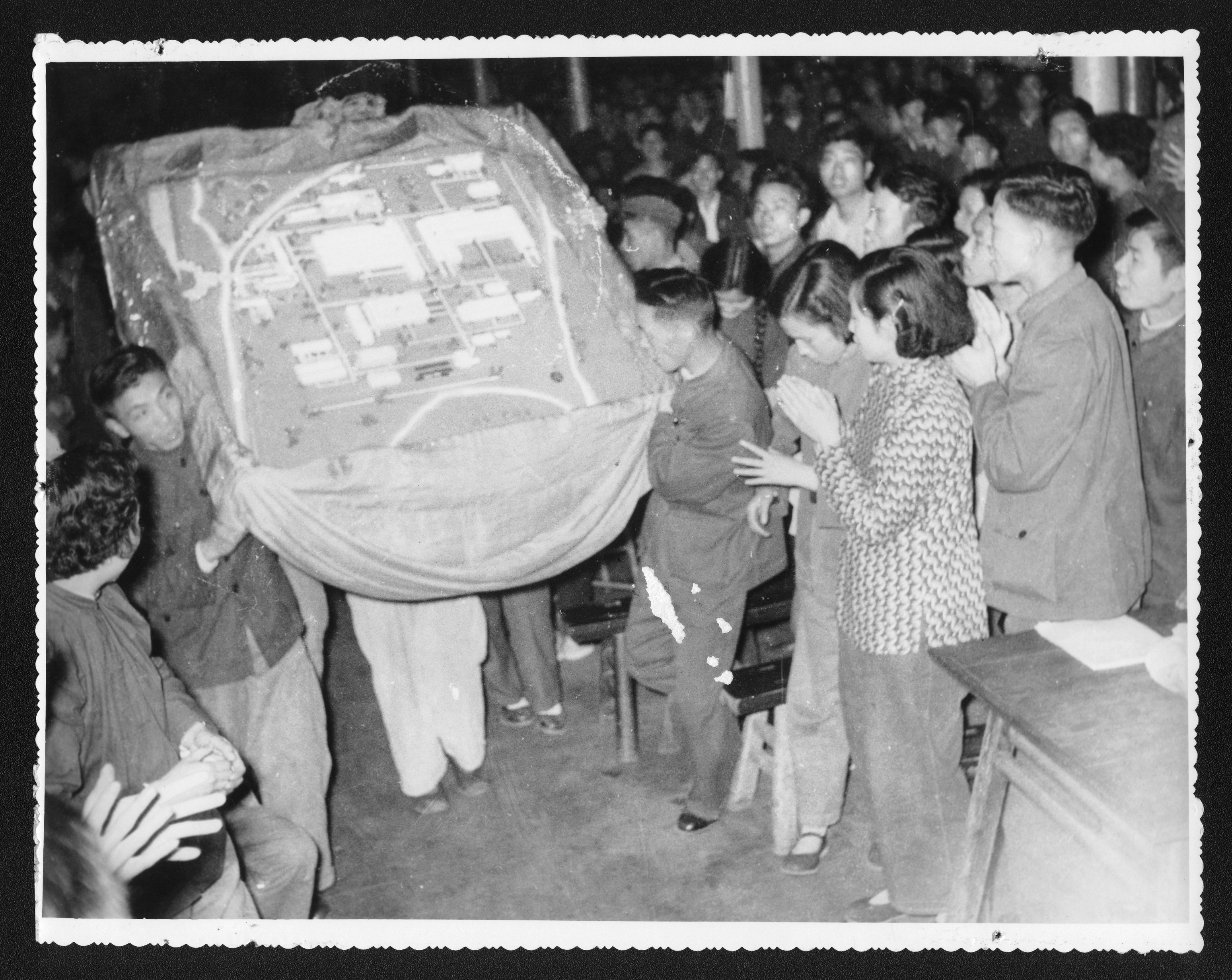 1956年12月，第一機械工業(yè)部文批準(zhǔn)籌建新廠，職工群情歡騰.jpg
