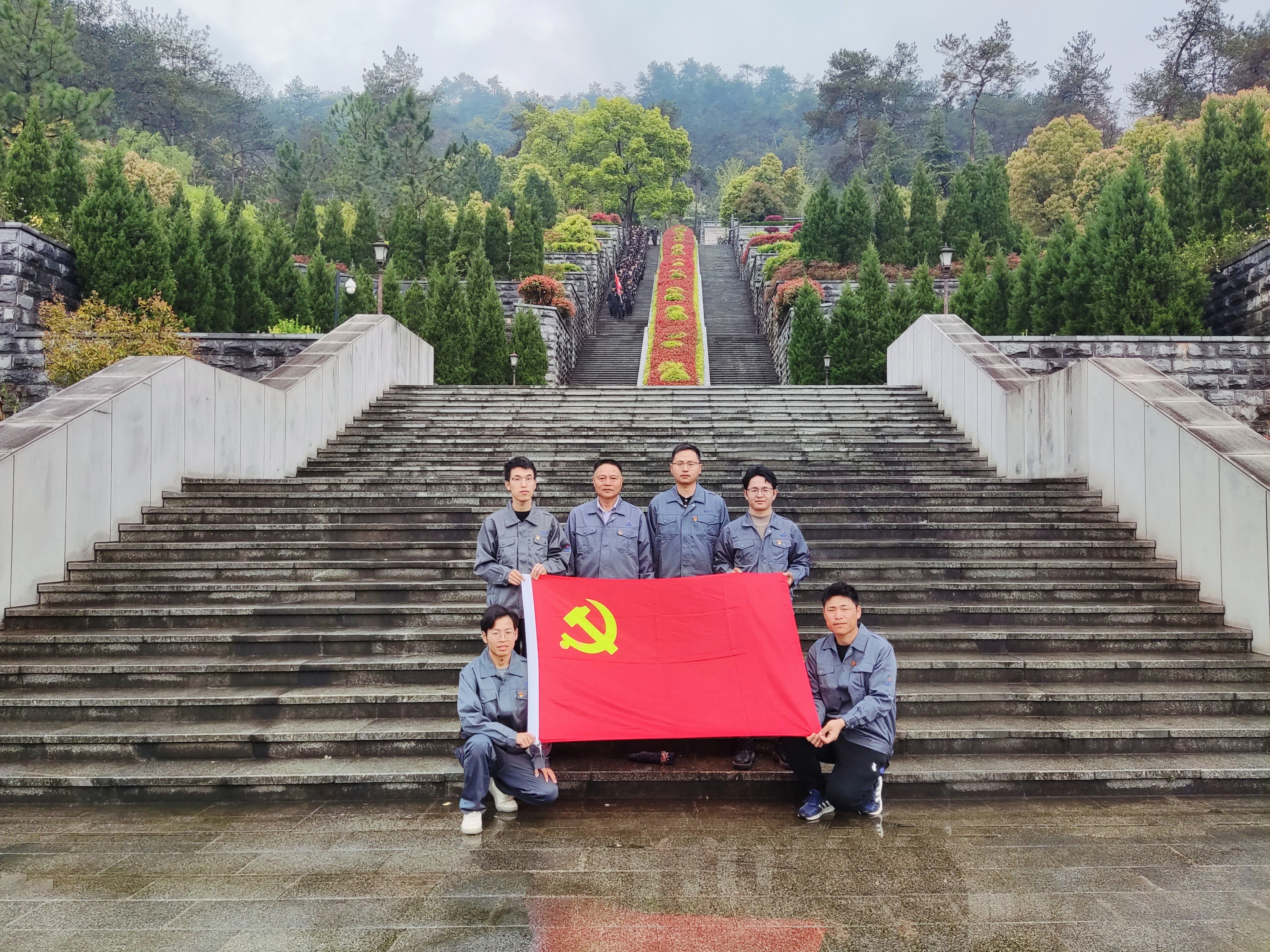 淘六項(xiàng)目黨支部合照.jpg