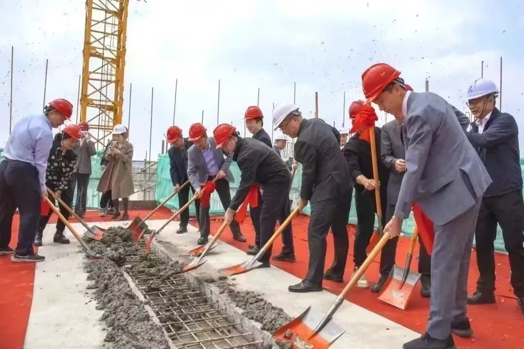 浙江一建，浙江一建建華商業(yè)大廈項(xiàng)目順利結(jié)頂.jpg