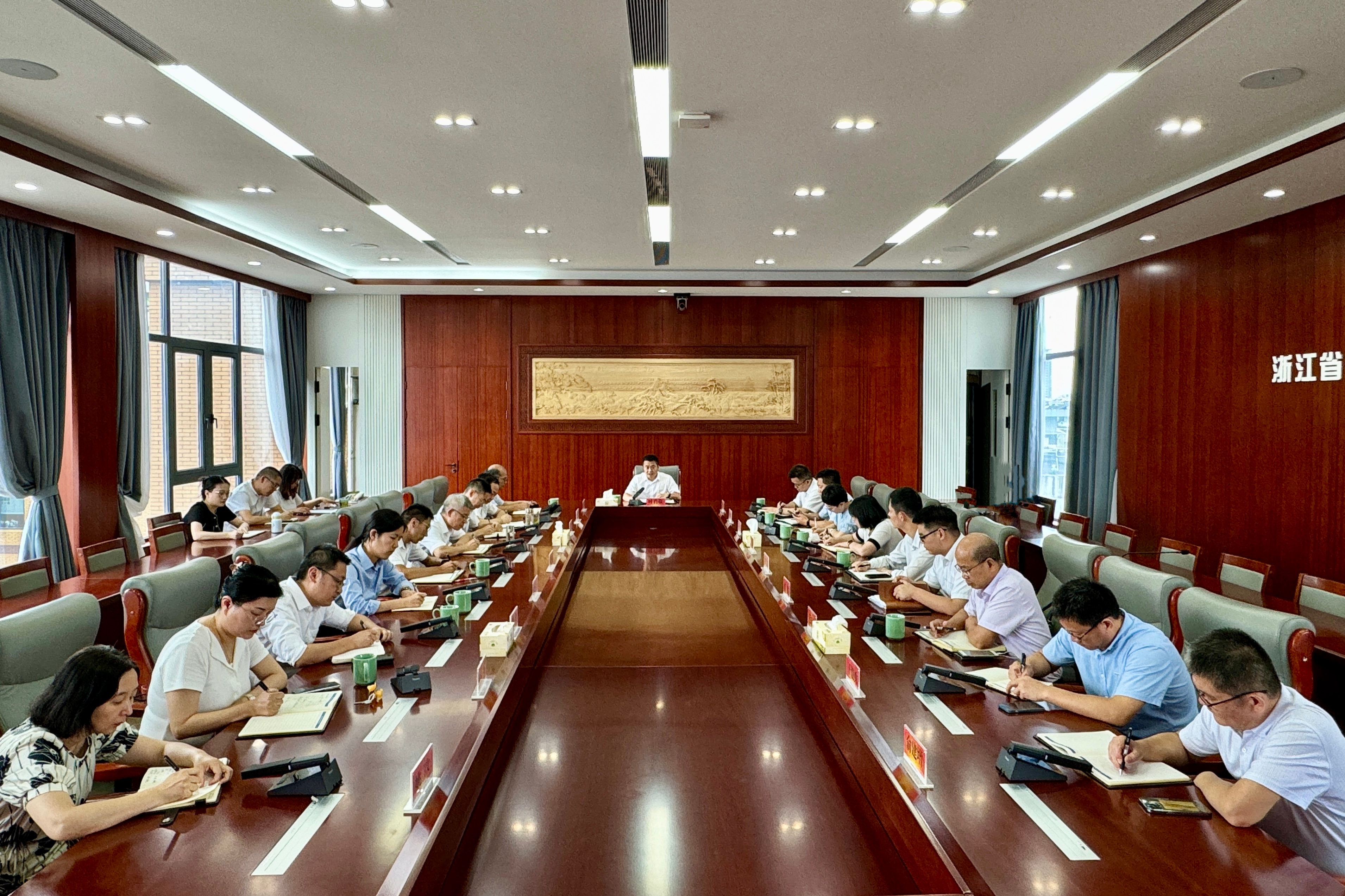 浙江一建，浙江一建召開黨委會(huì)擴(kuò)大會(huì)議專題學(xué)習(xí)貫徹省委書記易煉紅調(diào)研浙建集團(tuán)時(shí)的重要指示精神及浙建集團(tuán)黨委會(huì)擴(kuò)大會(huì)議研究部署貫徹落實(shí)意見.jpg